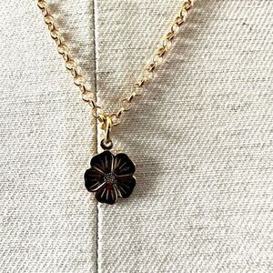 Gold Flower Pendant Necklace